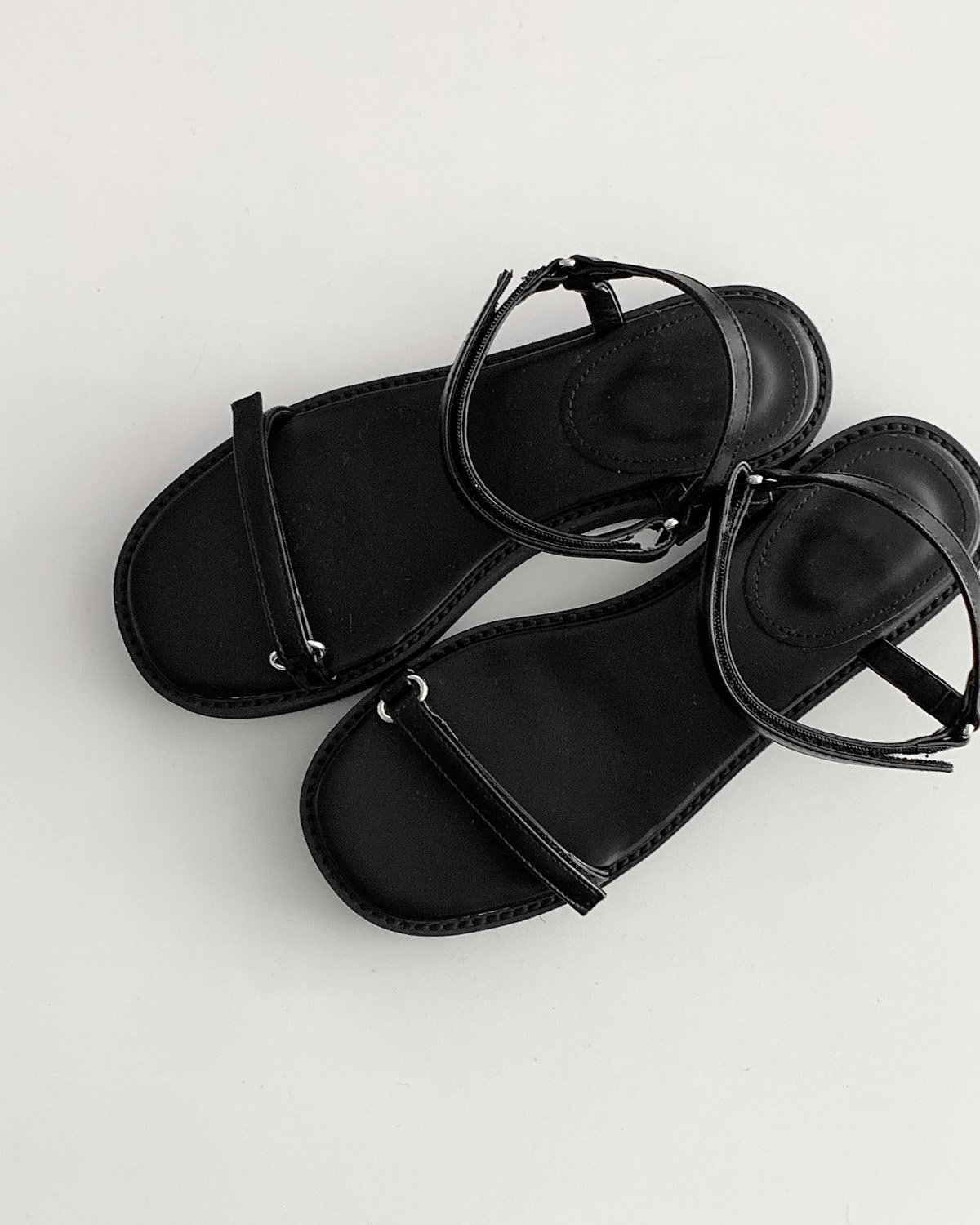 레더 더블 벨크로 샌들 스트랩 플랫 슈즈 웨어링무드 (블랙, 굽 2cm) 상세 이미지 2
